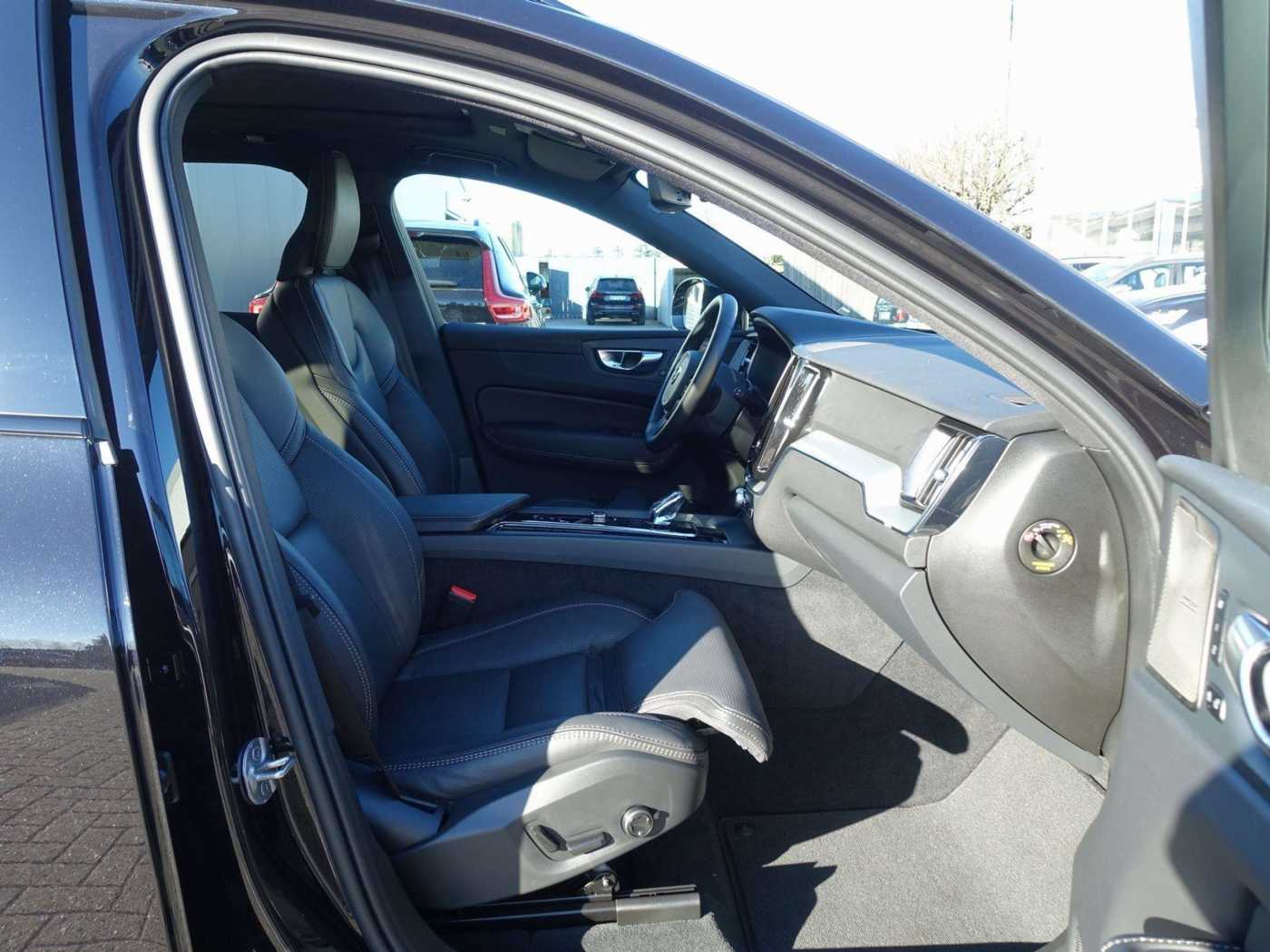 Volvo  Recharge Black Edition Plus T6 AWD/Four-C