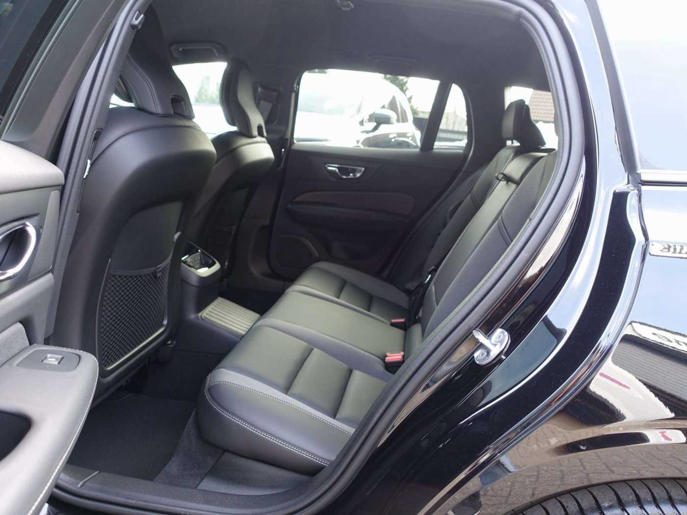 Volvo  Plus Dark T6 AWD/H&K/Kamera/BLIS/Memory
