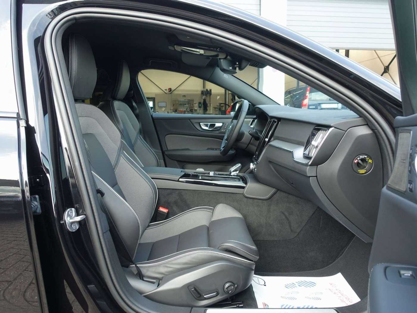 Volvo  Plus Dark T6 AWD/H&K/Kamera/BLIS/Memory