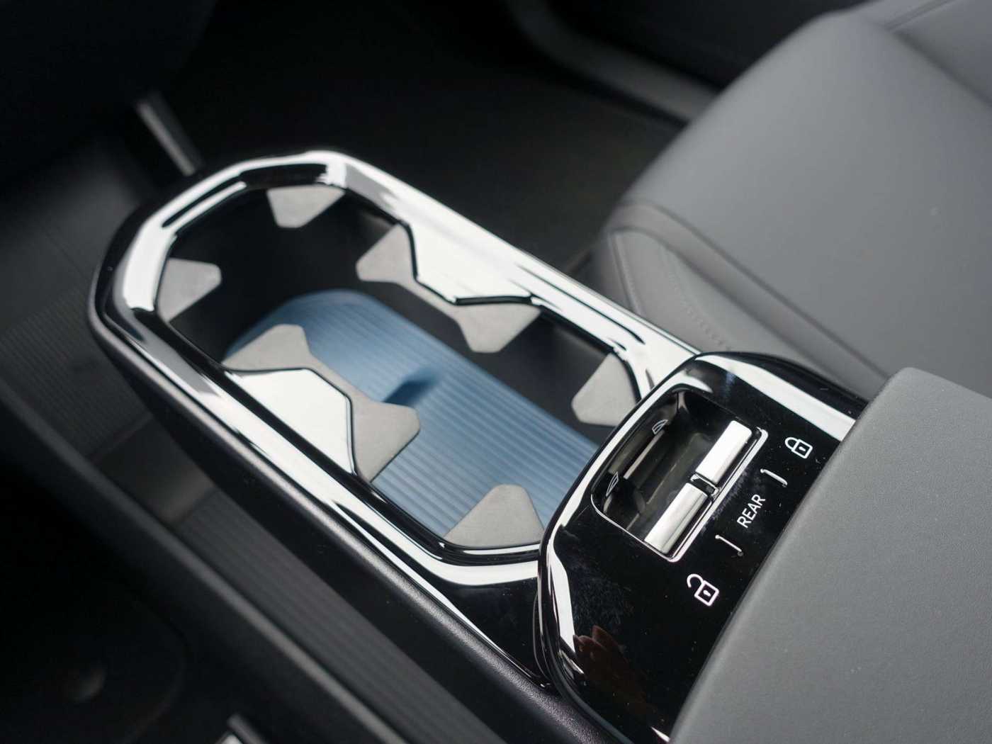 Volvo  Ultra, Twin Motor Performance/H&K/360°/Pano