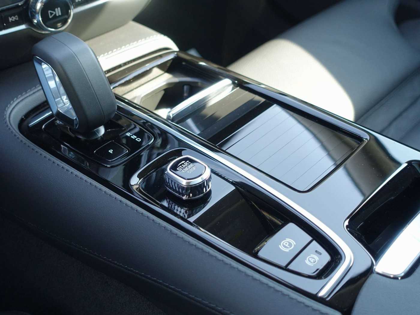 Volvo  Plus T6 AWD/360°/Pano/H&K/BLIS/Memory