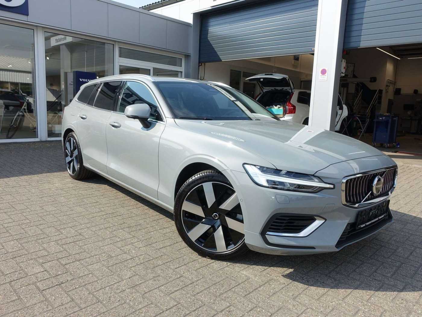 Volvo  Plus T6 AWD/360°/Pano/H&K/BLIS/Memory
