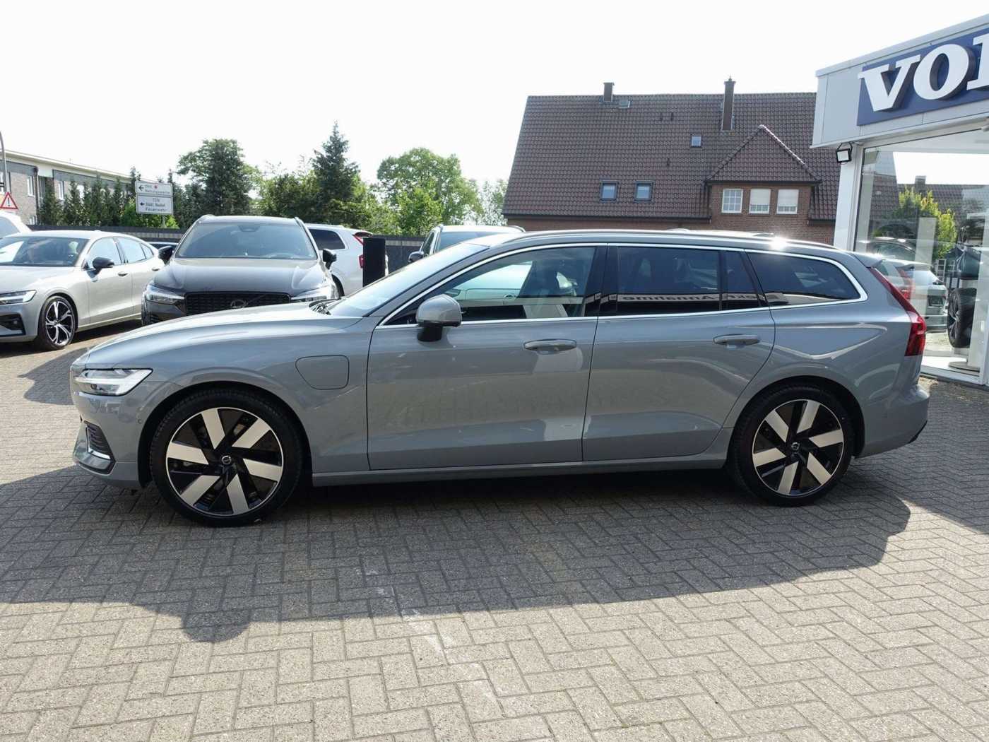 Volvo  Plus T6 AWD/360°/Pano/H&K/BLIS/Memory