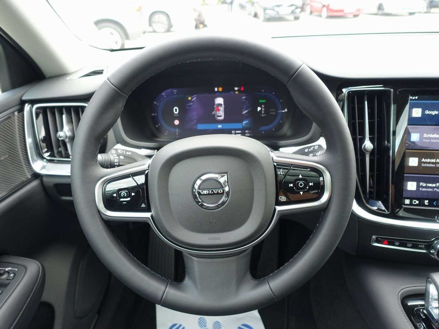 Volvo  Plus T6 AWD/360°/Pano/HeadUP/H&K/Memory