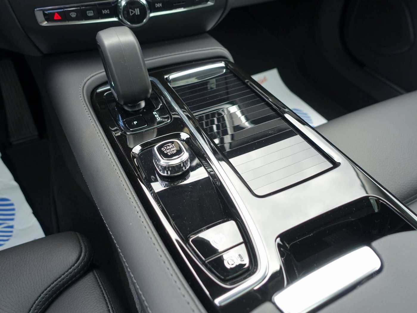 Volvo  Plus T6 AWD/360°/Pano/HeadUP/H&K/Memory