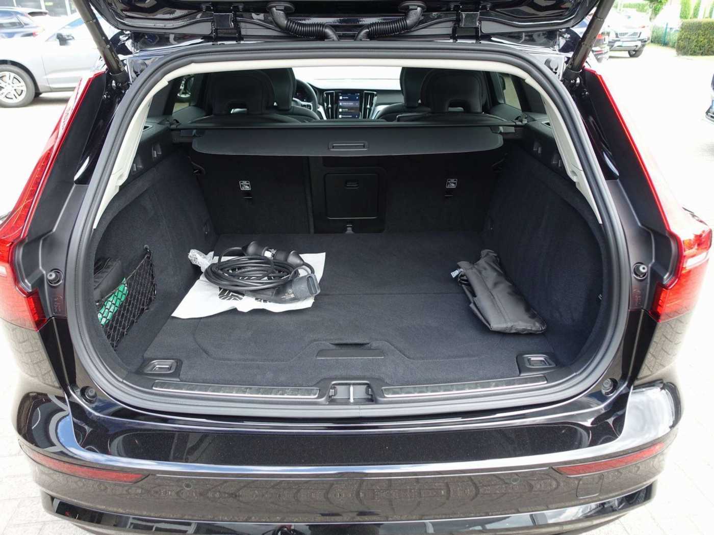 Volvo  Plus T6 AWD/360°/Pano/HeadUP/H&K/Memory