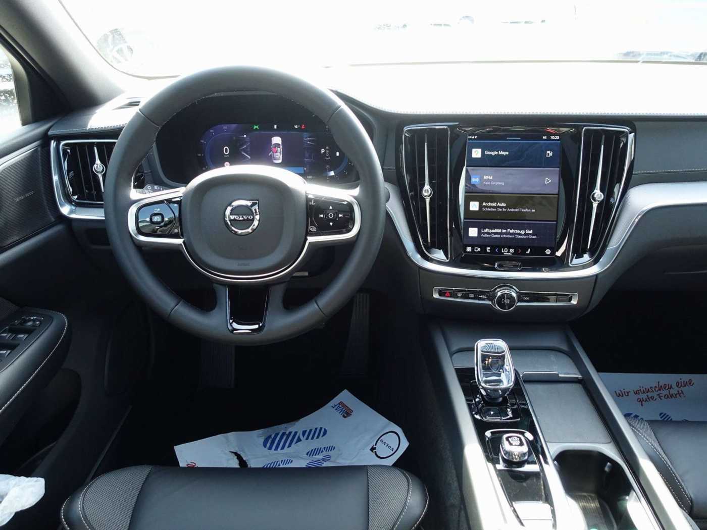 Volvo  Ultimate Dark B5 AWD /HeadUP/Pano/360°/BLIS
