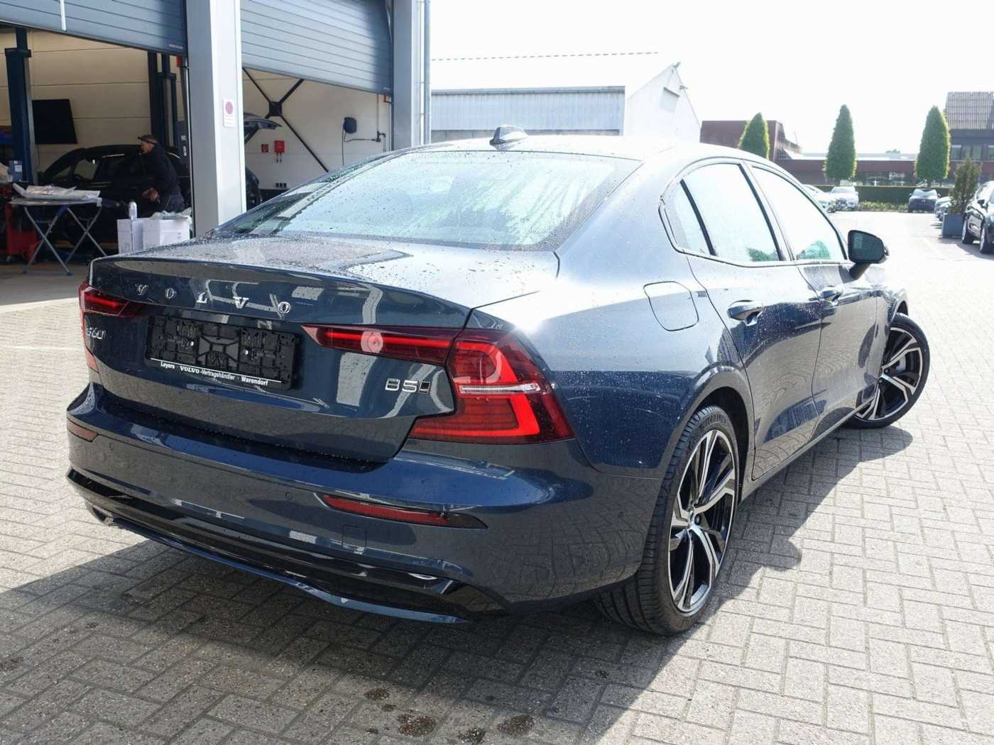 Volvo  Ultimate Dark B5 AWD /HeadUP/Pano/360°/BLIS