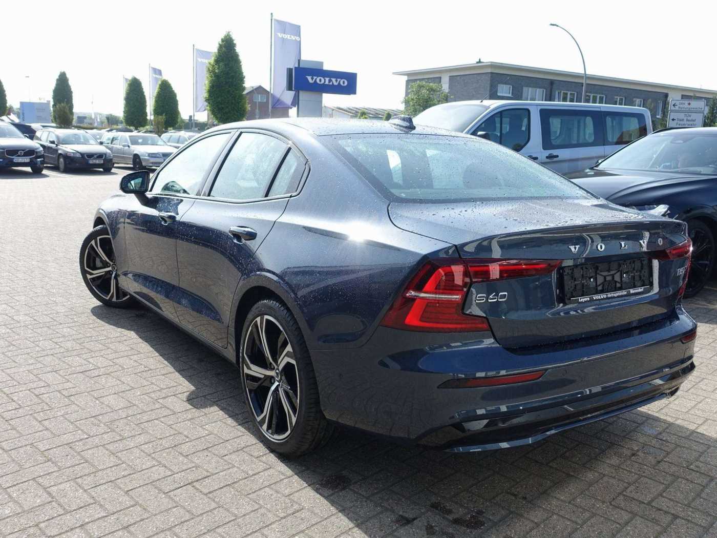 Volvo  Ultimate Dark B5 AWD /HeadUP/Pano/360°/BLIS