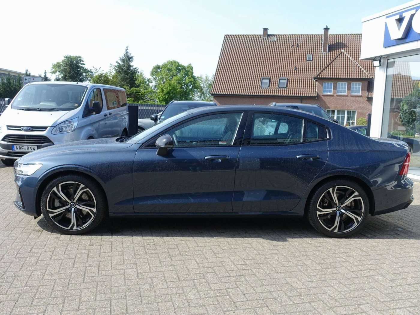 Volvo  Ultimate Dark B5 AWD /HeadUP/Pano/360°/BLIS