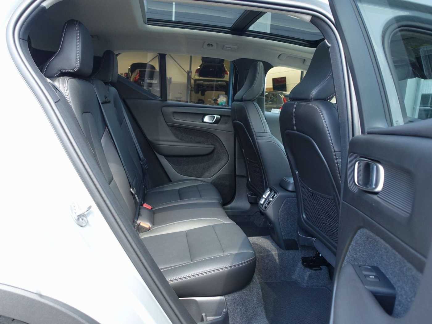 Volvo  Ultra B4 Mild-Hybrid/Dark/Pano/H&K/BLIS