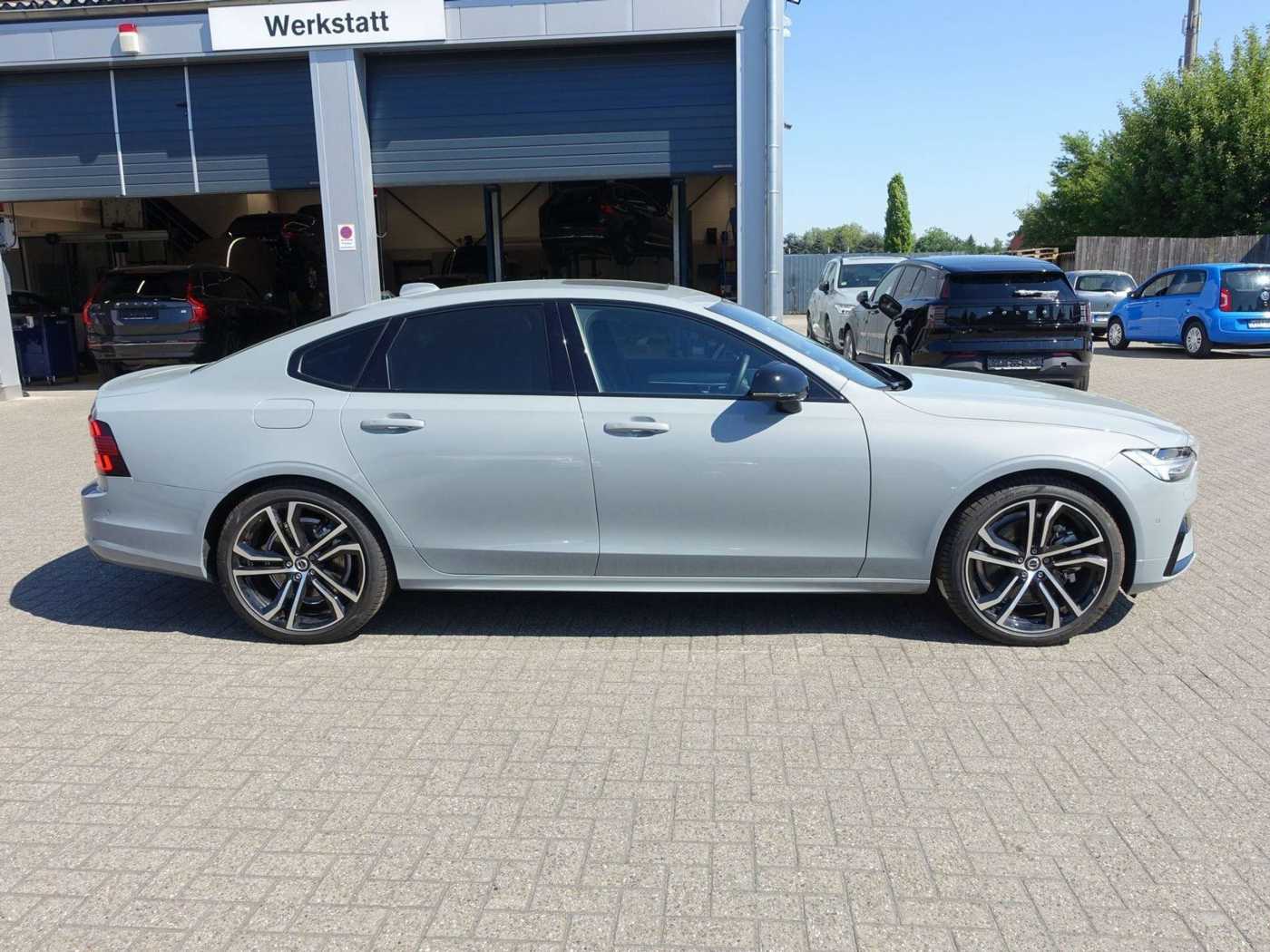 Volvo  Ultimate Dark T8 AWD B&W/360°KAM/FOUR-C/HUD