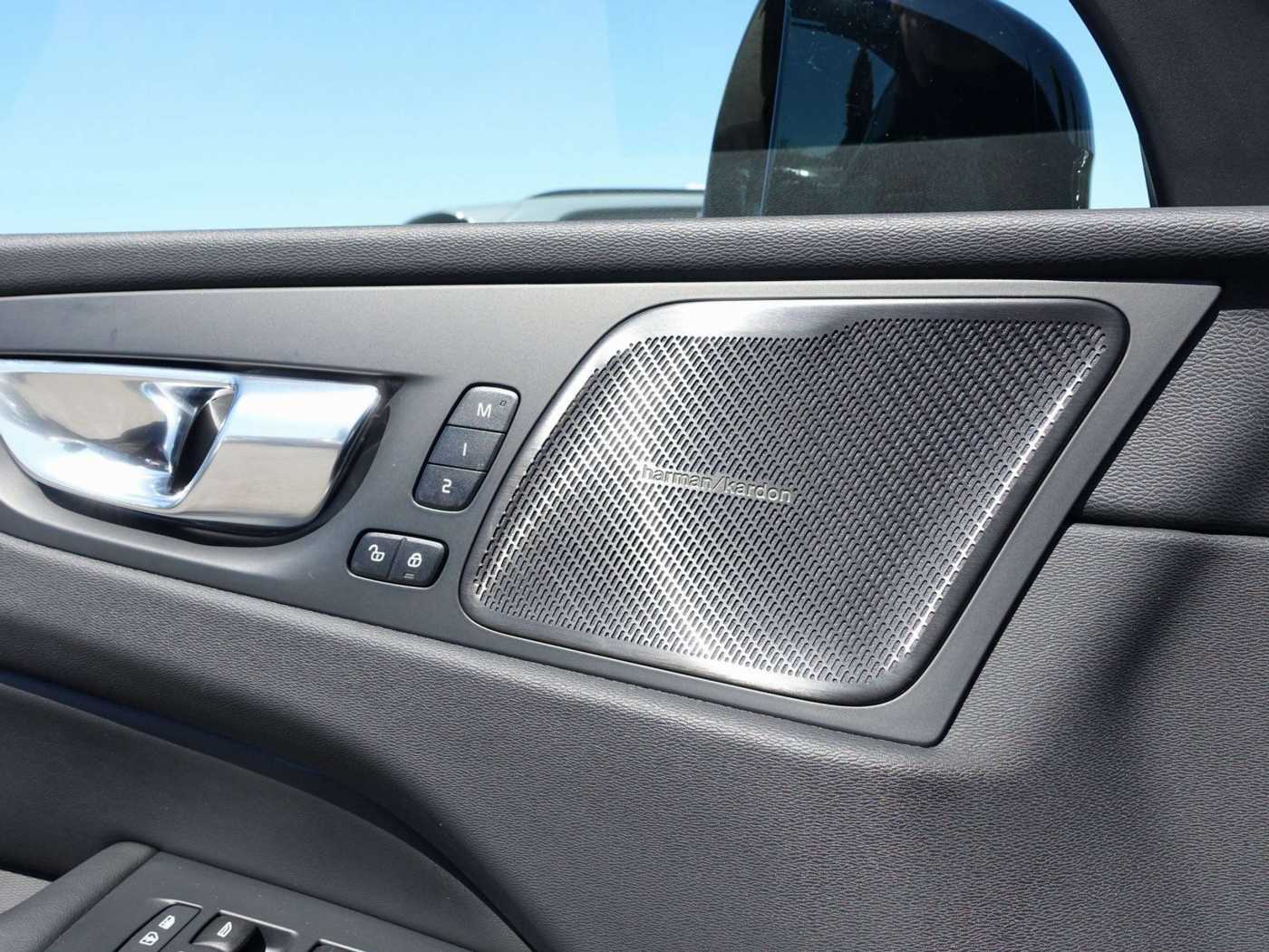 Volvo  Recharge Black Edition Plus T6 AWD/360°Cam