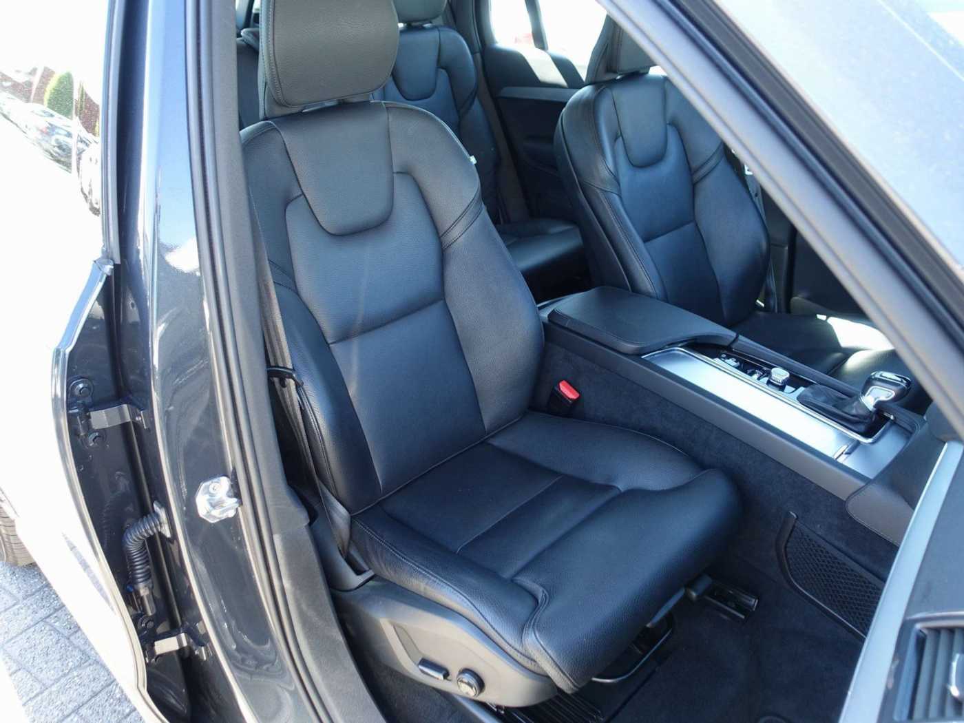 Volvo  T6 AWD Momentum (EURO 6d-TEMP)/Kamera/AHK
