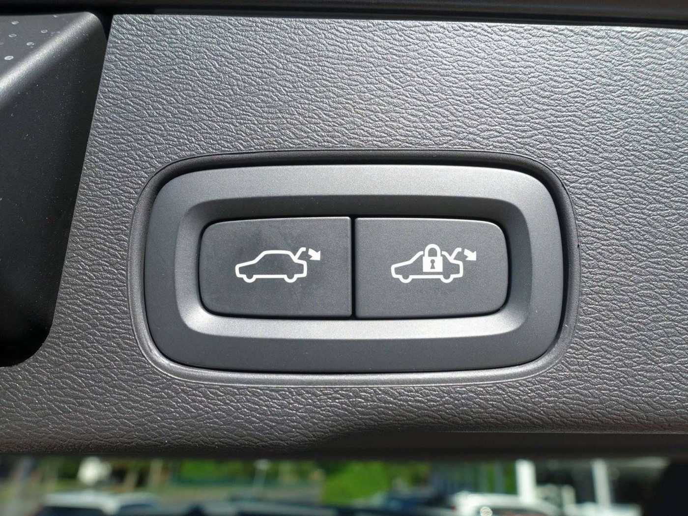 Volvo  T6 AWD Recharge R-Design/AHK/H&K/Pano/CAM