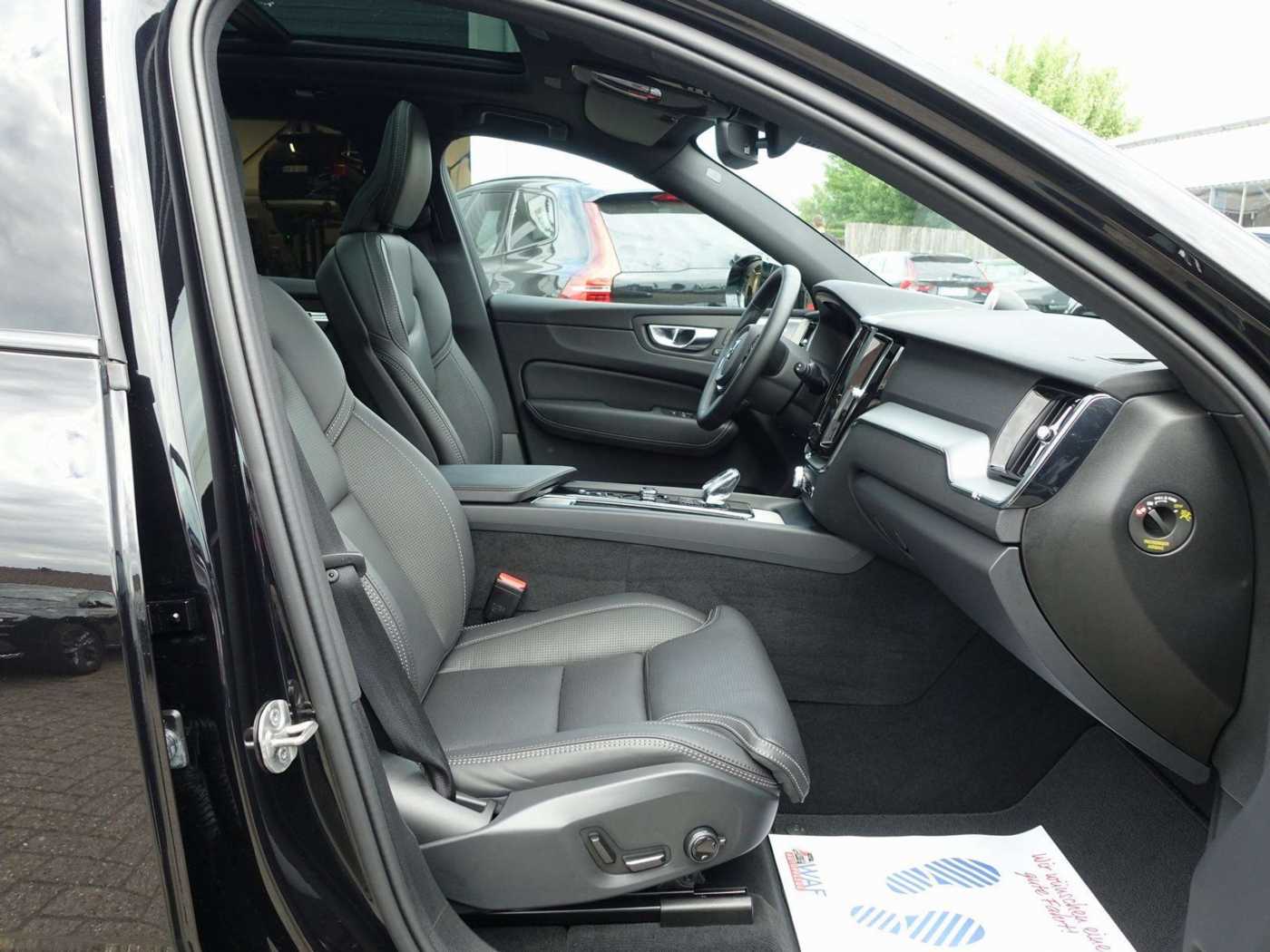 Volvo  Black Edition Plus T6 AWD/B&W/Pano/360°/BLS