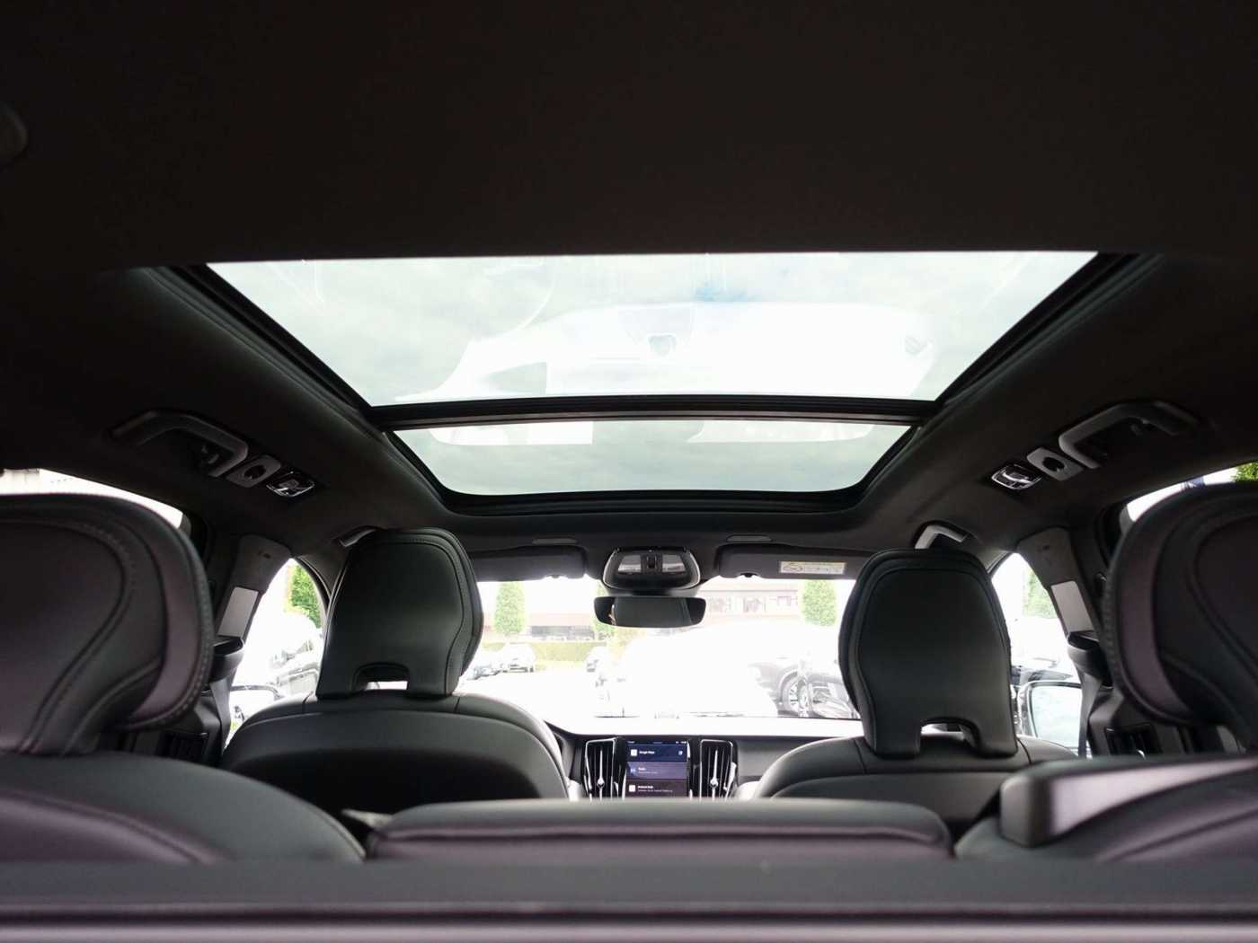 Volvo  Black Edition Plus T6 AWD/B&W/Pano/360°/BLS