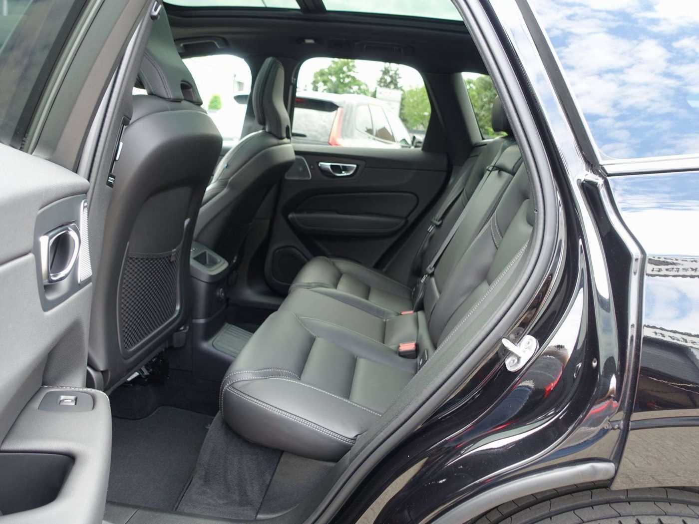Volvo  Black Edition Plus T6 AWD/B&W/Pano/360°/BLS