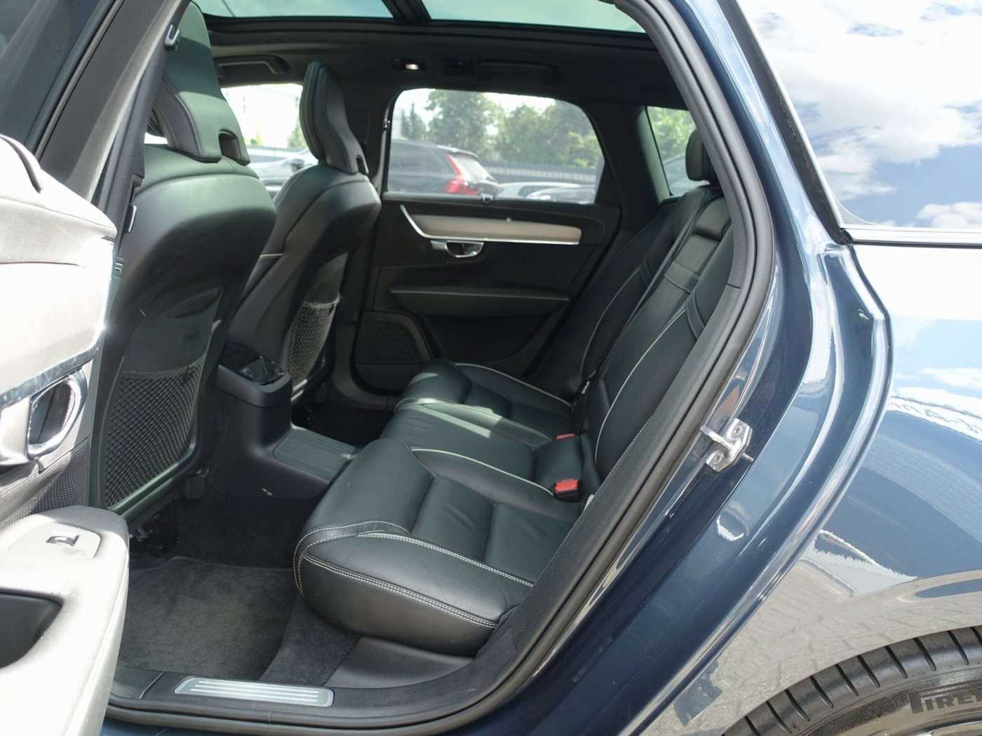 Volvo  T6 Recharge R-Design/AHK/H&K/Kamera/Pano