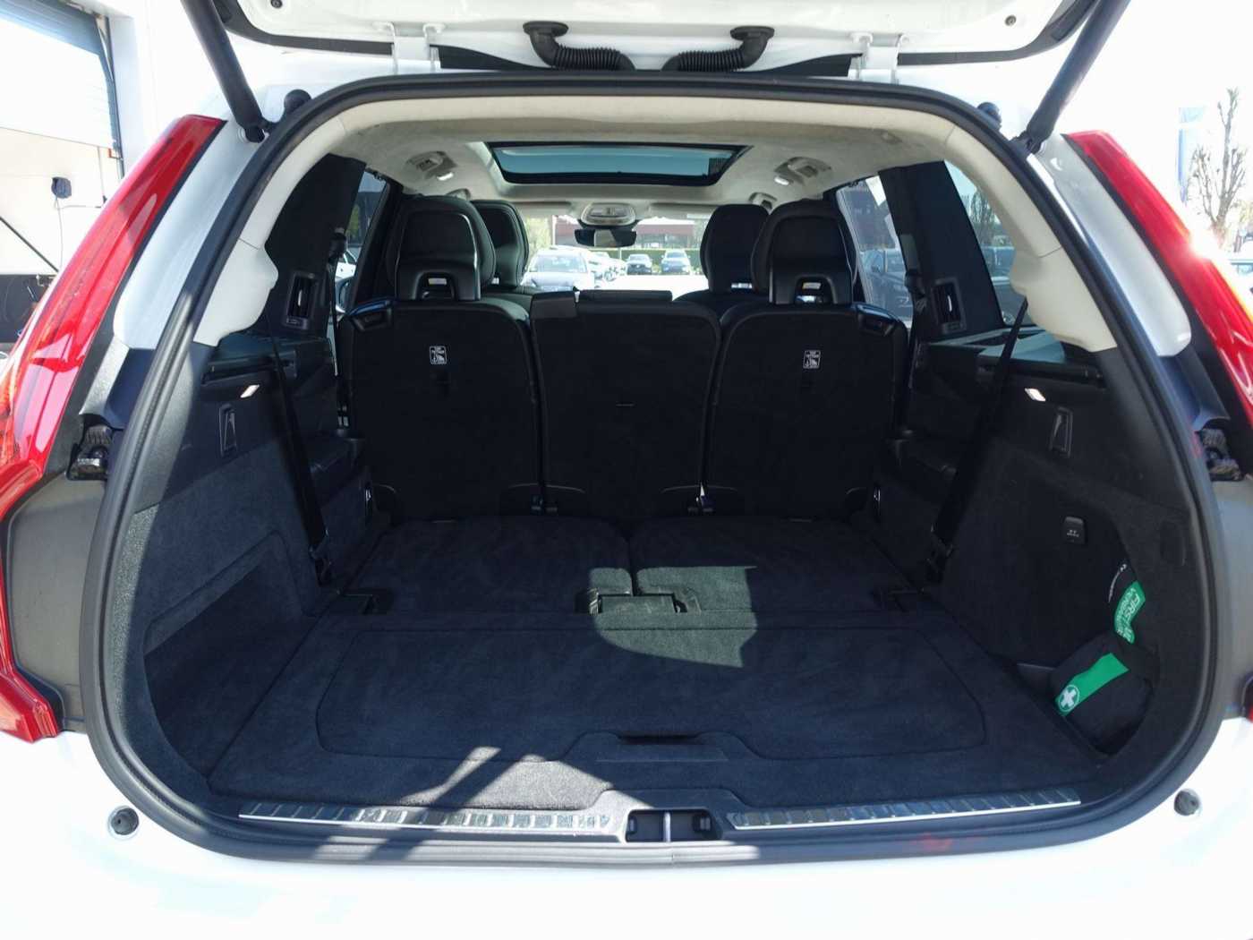 Volvo  Recharge Ultimate Bright T8 AWD Massage/B&W