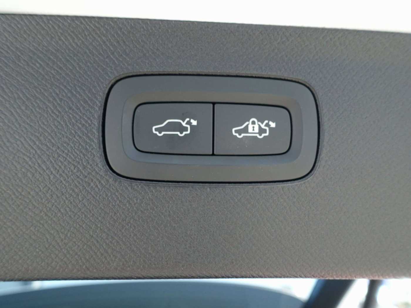 Volvo  Recharge Ultimate Bright T8 AWD Massage/B&W