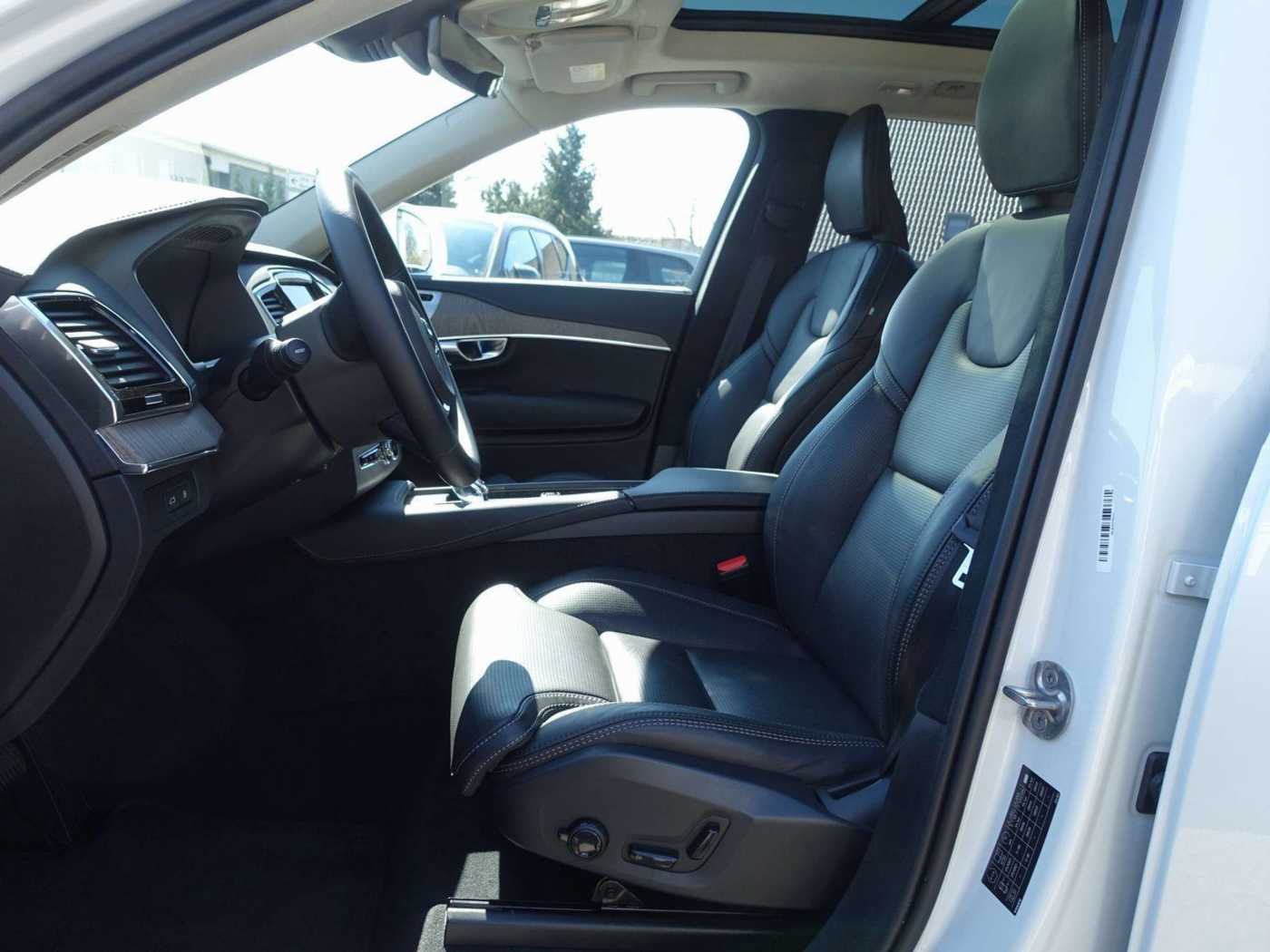 Volvo  Recharge Ultimate Bright T8 AWD Massage/B&W