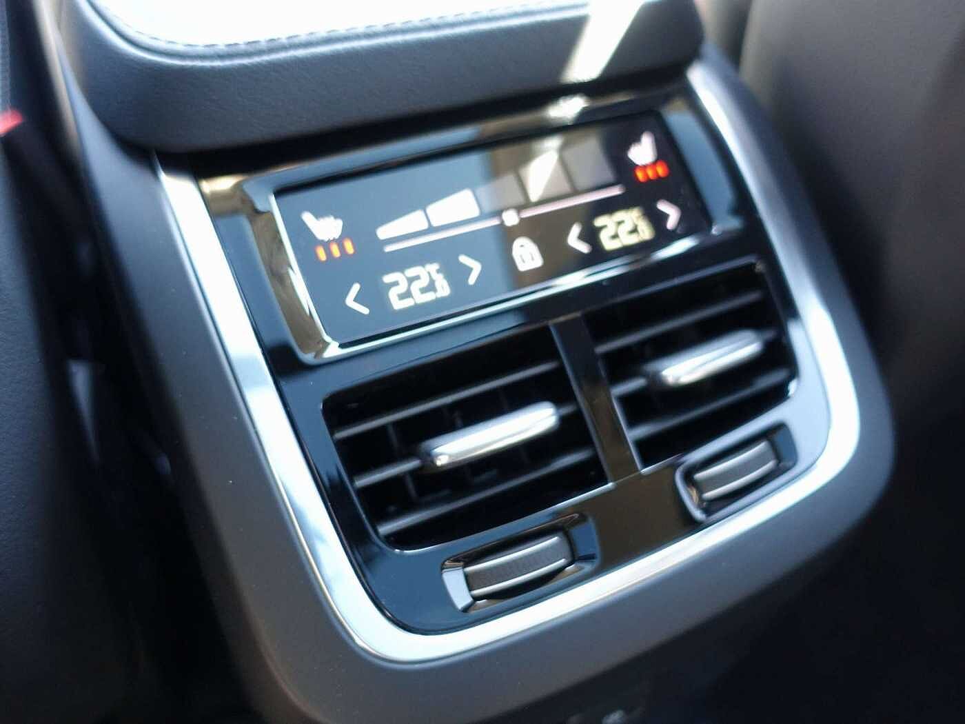 Volvo  Recharge Ultimate Bright T8 AWD Massage/B&W
