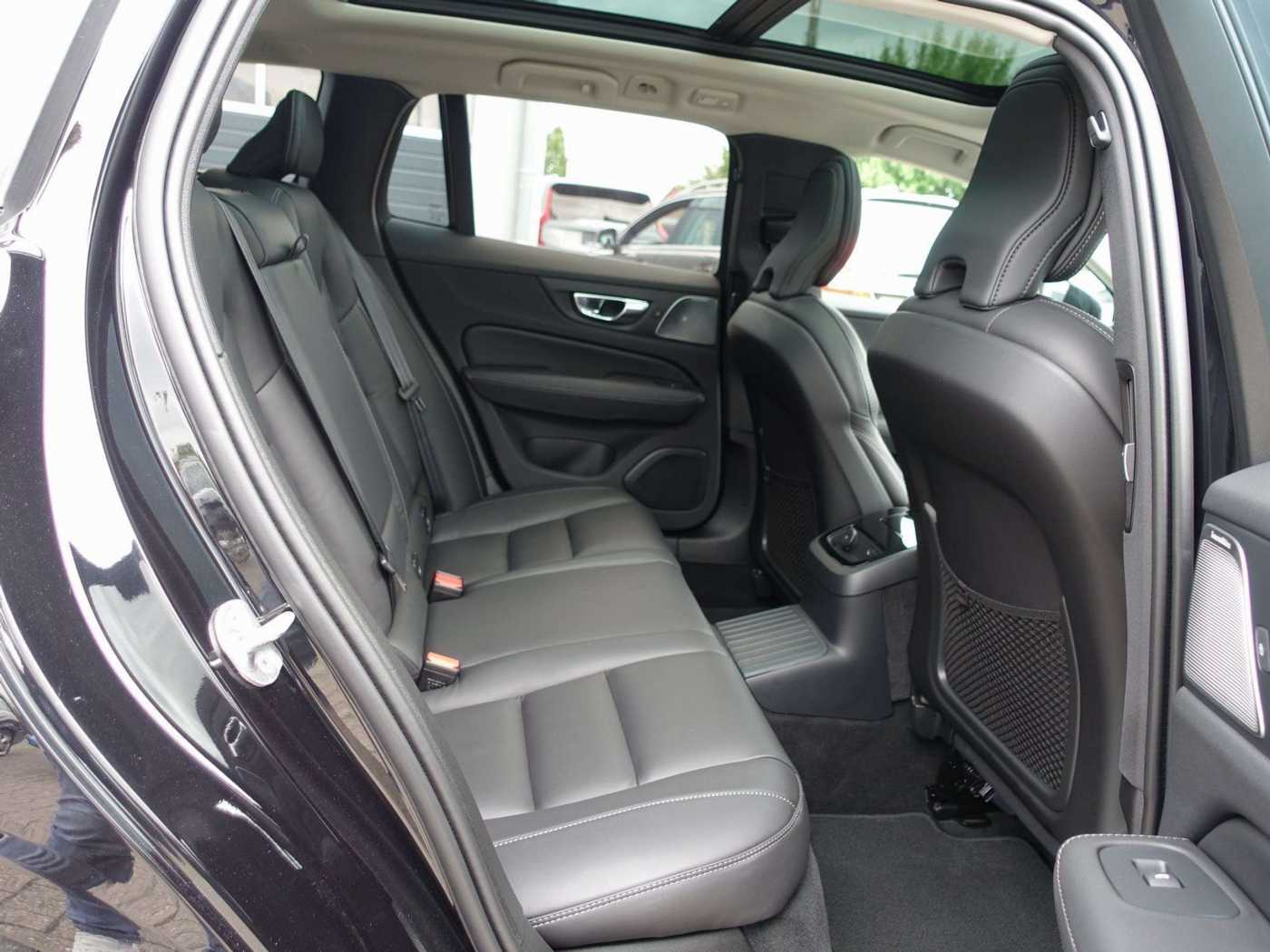 Volvo  T6 AWD Ultra Dark Massage/B&W/AHK/HUD/Pano