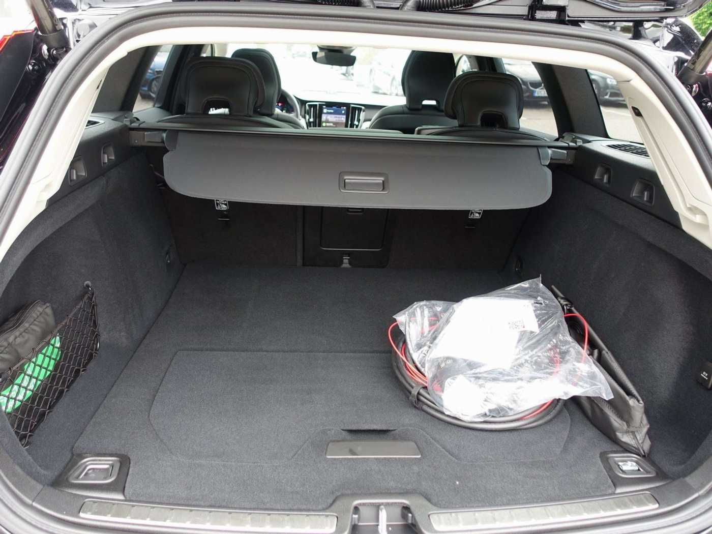 Volvo  T6 AWD Ultra Dark Massage/B&W/AHK/HUD/Pano
