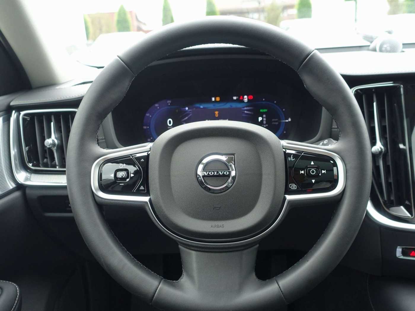 Volvo  T6 AWD Ultra Dark Massage/B&W/AHK/HUD/Pano
