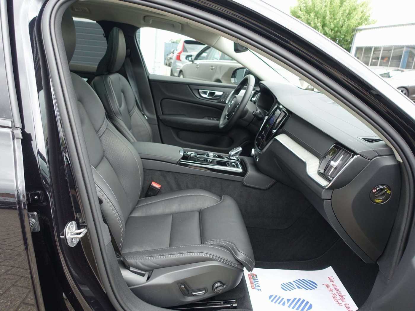 Volvo  T6 AWD Ultra Dark Massage/B&W/AHK/HUD/Pano