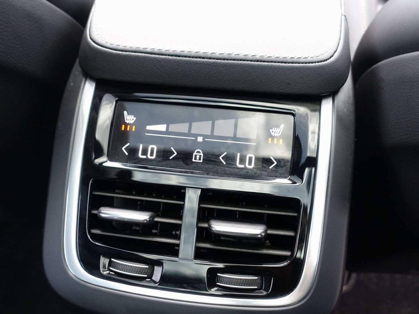 Volvo  Plus T8 AWD/Bright/B&W/AHK/FourC/Pano/360°
