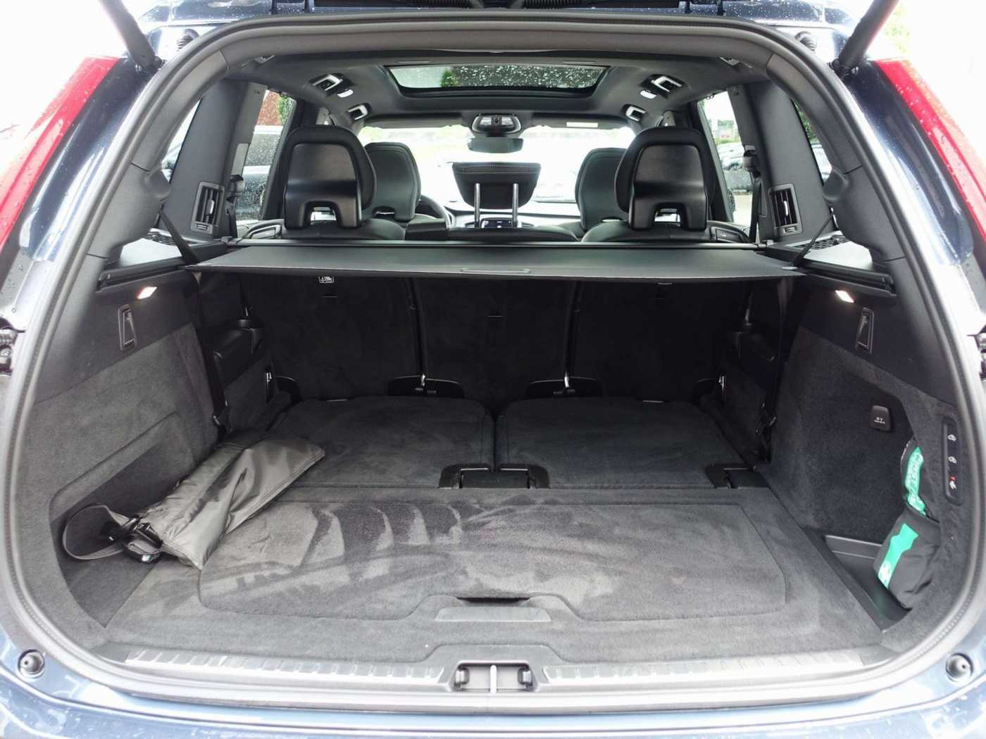 Volvo  Plus T8 AWD/Bright/B&W/AHK/FourC/Pano/360°