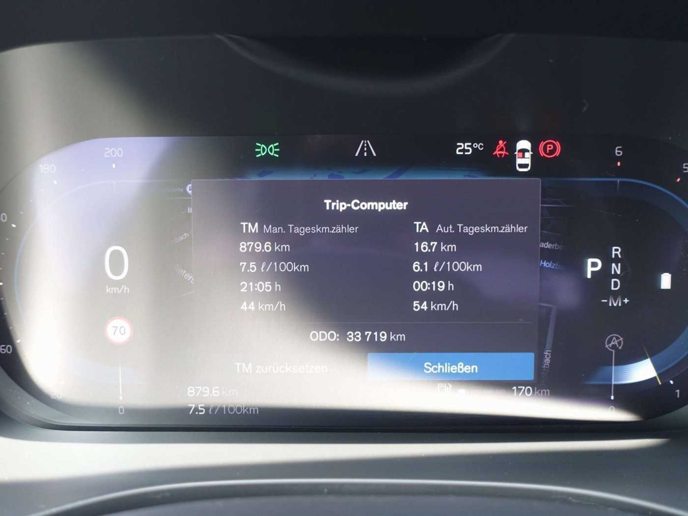 Volvo  B4 AWD Dark/Kamera/H&K/BLIS/Memory/Carplay