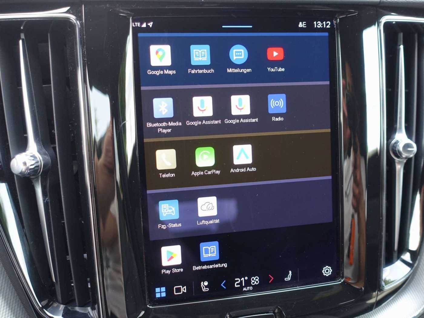 Volvo  B4 AWD Dark/Kamera/H&K/BLIS/Memory/Carplay