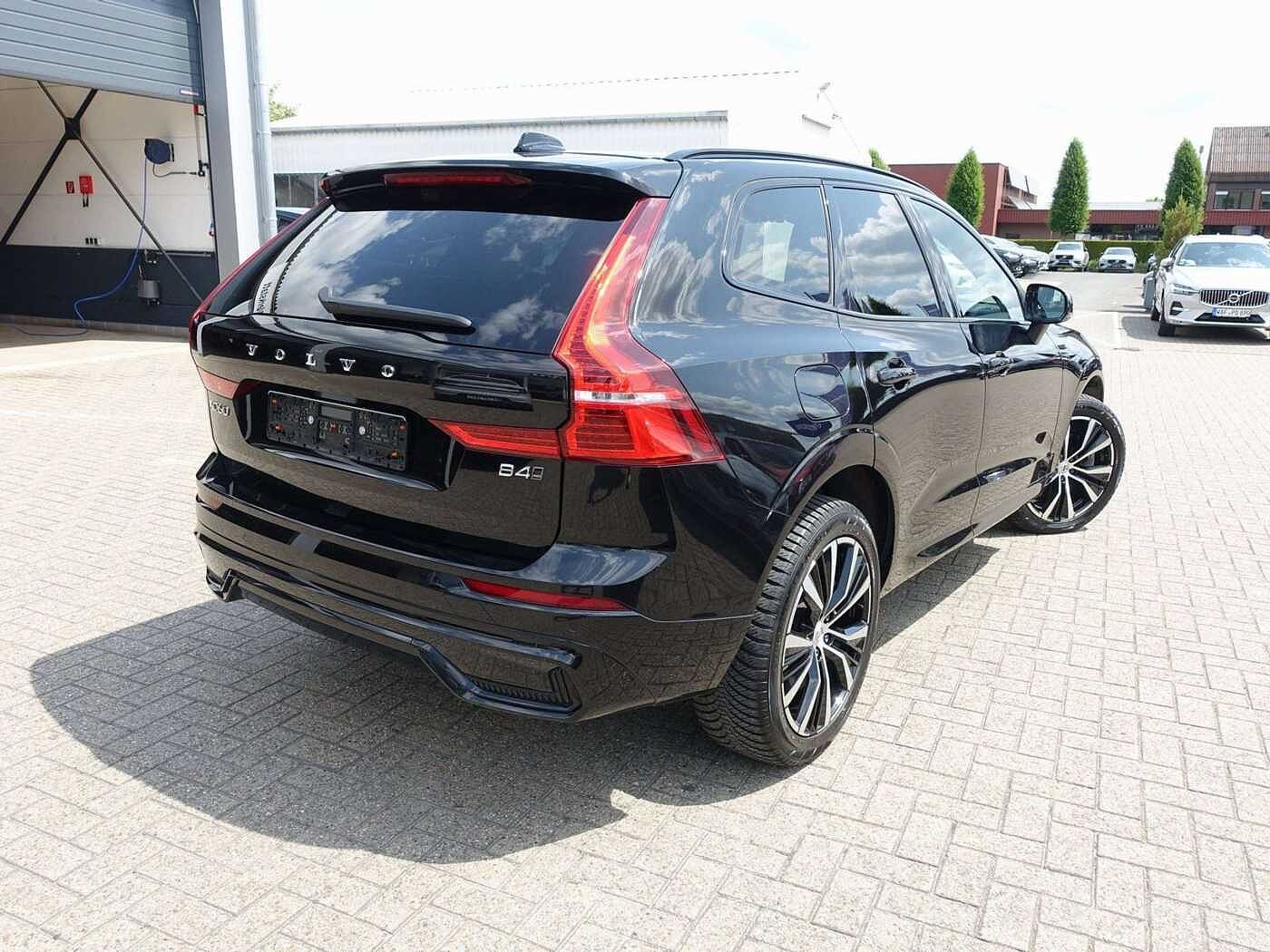 Volvo  B4 AWD Dark/Kamera/H&K/BLIS/Memory/Carplay