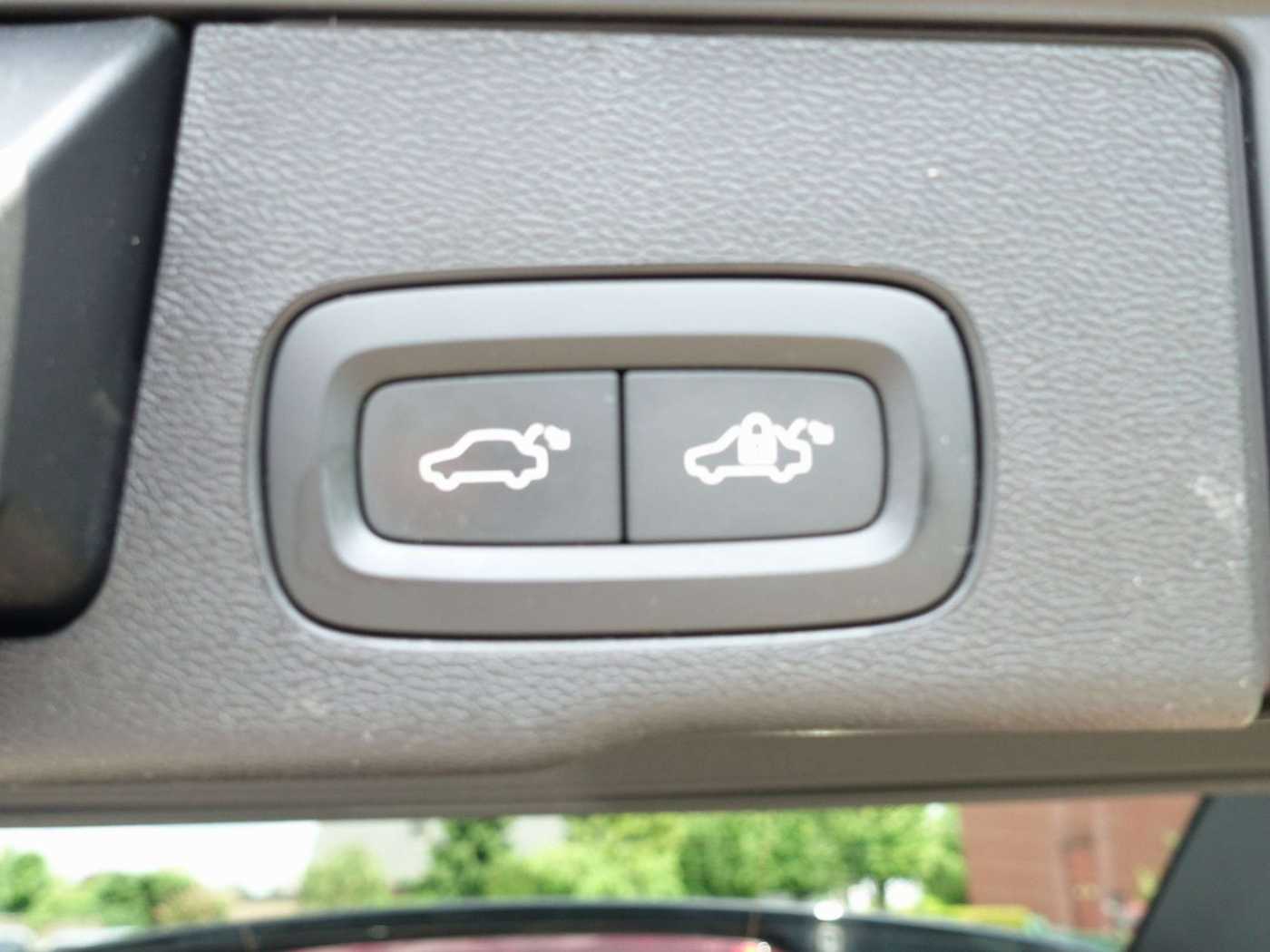 Volvo  B4 AWD Dark/Kamera/H&K/BLIS/Memory/Carplay