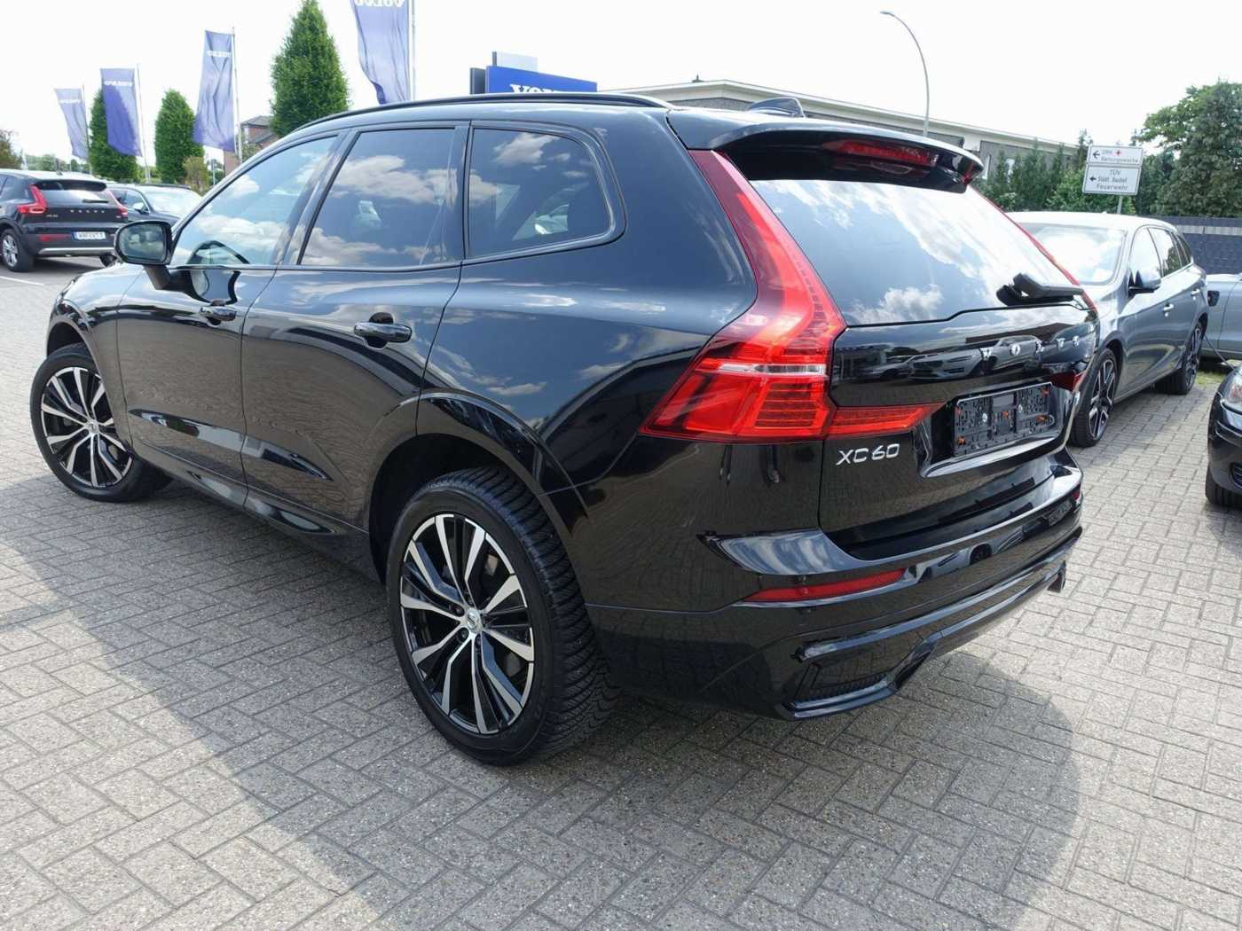 Volvo  B4 AWD Dark/Kamera/H&K/BLIS/Memory/Carplay