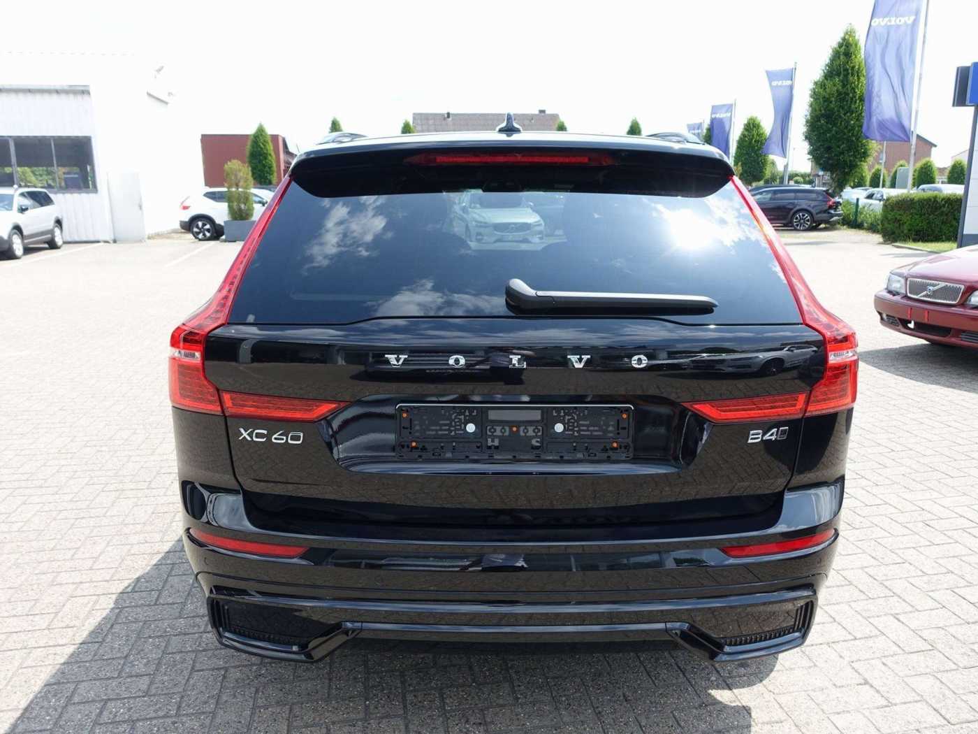 Volvo  B4 AWD Dark/Kamera/H&K/BLIS/Memory/Carplay