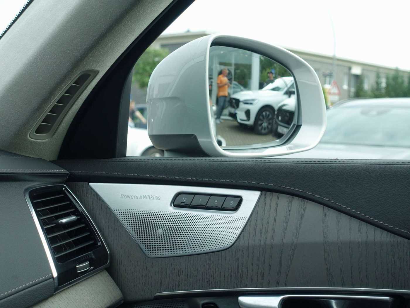 Volvo  Recharge Ultimate T8 AWD/Massage/FourC/B&W