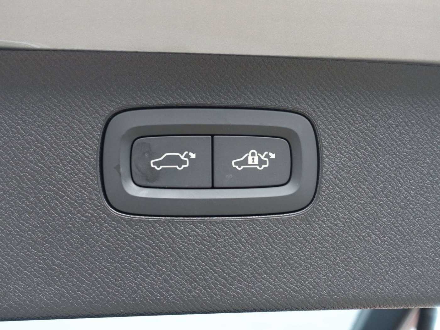Volvo  Recharge Ultimate T8 AWD/Massage/FourC/B&W
