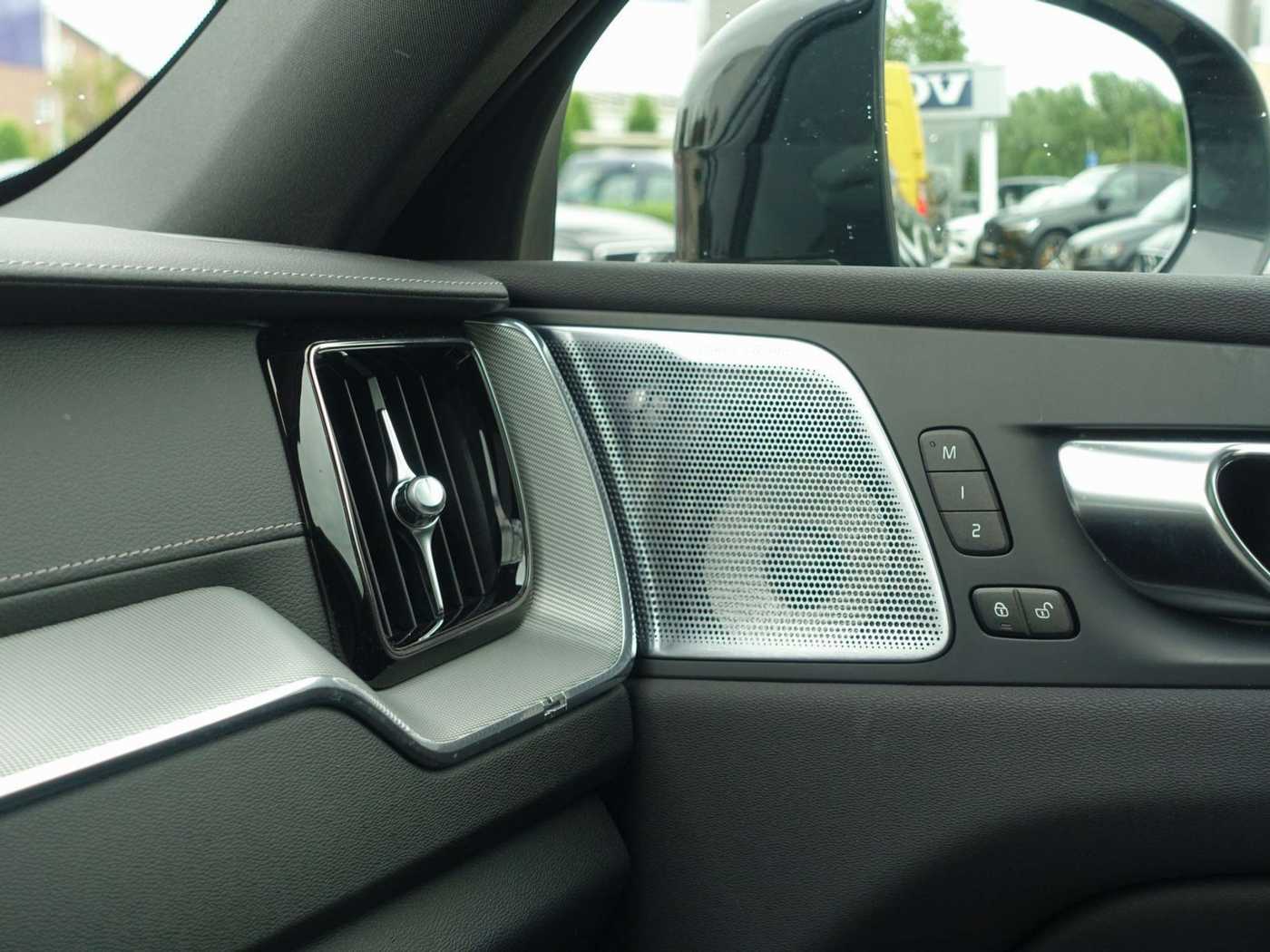 Volvo  Black Edition Ultra T8 AWD/360°Cam/Four-C
