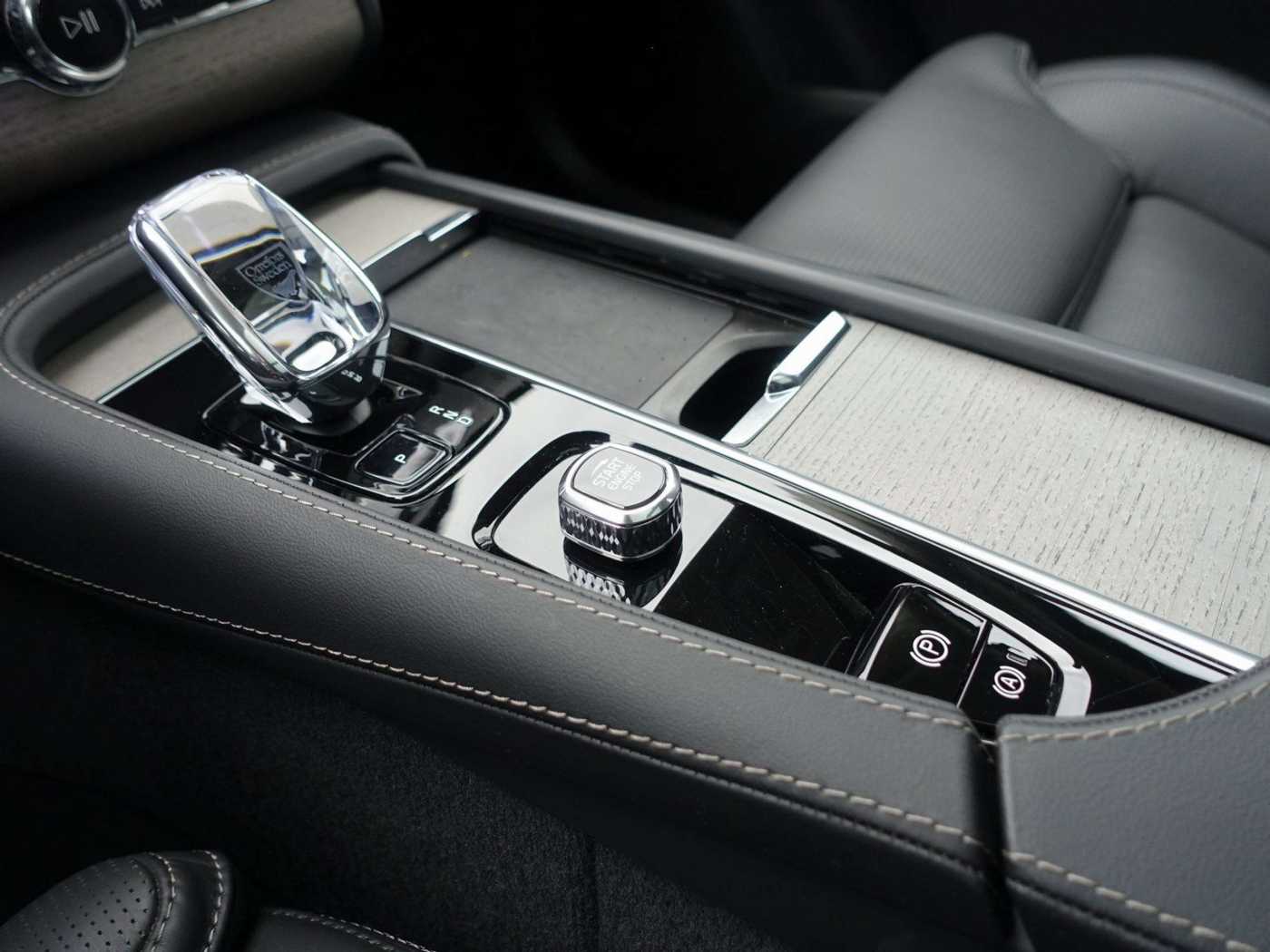 Volvo  Recharge Ultimate T8 AWD/Massage/B&W/Pano