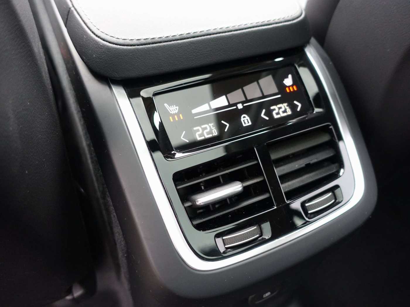 Volvo  Recharge Ultimate T8 AWD/Massage/B&W/Pano
