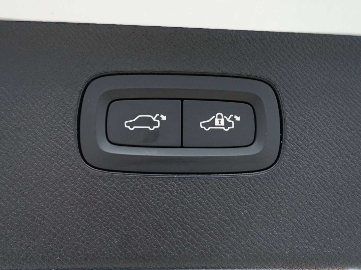 Volvo  Recharge Ultimate T8 AWD/Massage/B&W/Pano