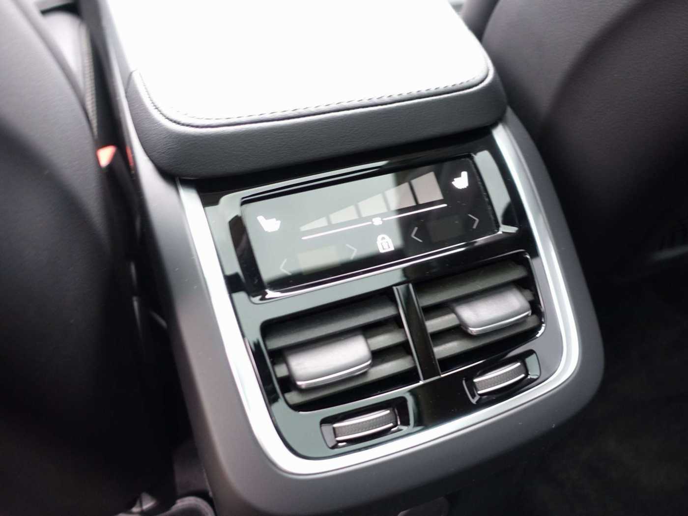 Volvo  Ultra Dark T8 AWD Plug-in Hybrid/B&W/Massag