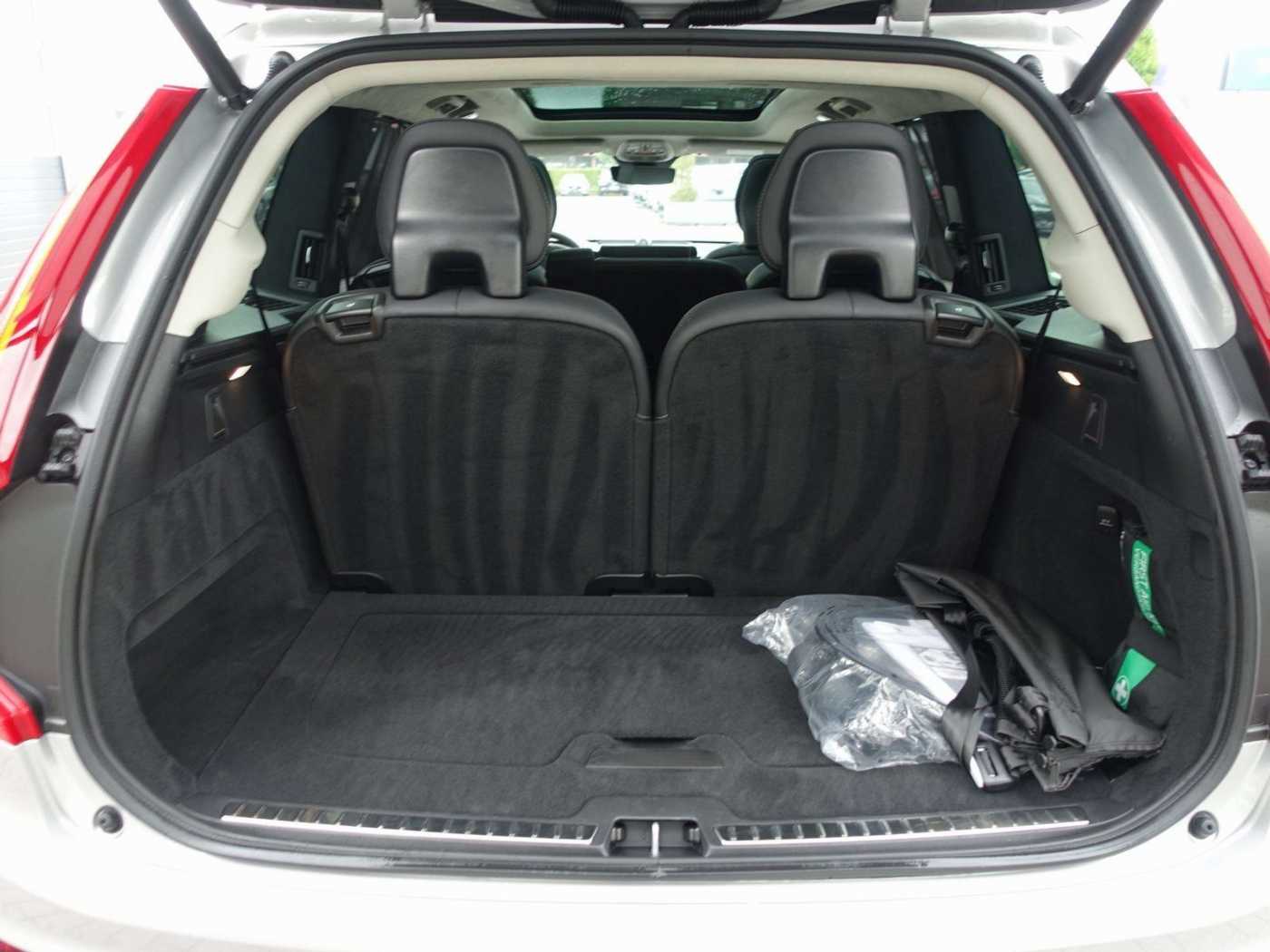 Volvo  Ultra Dark T8 AWD Plug-in Hybrid/B&W/Massag