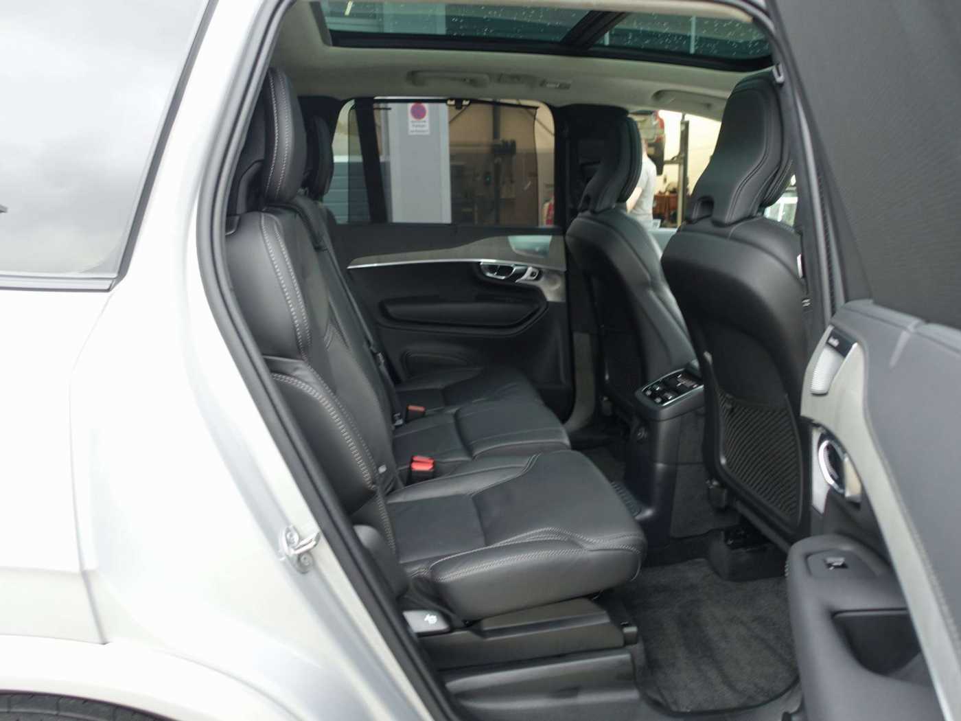 Volvo  Ultra Dark T8 AWD Plug-in Hybrid/B&W/Massag