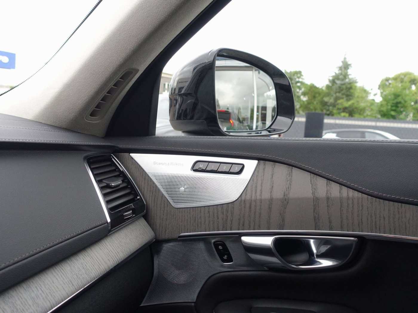 Volvo  Ultra Dark T8 AWD Plug-in Hybrid/B&W/Massag