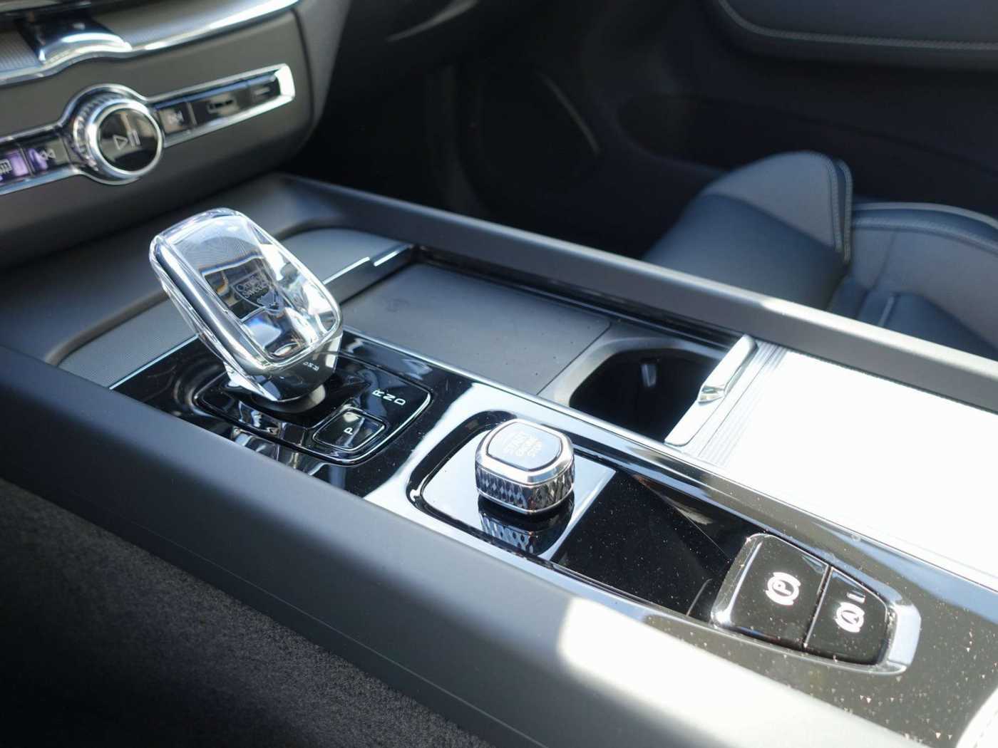 Volvo  T8 AWD Recharge Ultimate Dark/360°/FourC
